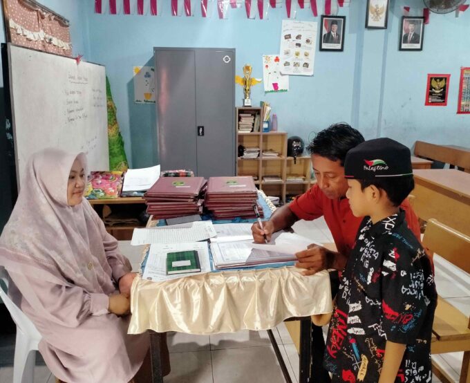 Pembagian Hasil Belajar Siswa Tahun Pelajaran 2024/2025 berjalan dengan khidmat