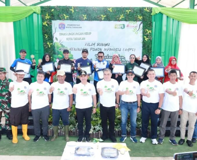 🏆 SD Muhammadiyah 2 Tarakan Raih Penghargaan Sekolah Adiwiyata, Walikota Serahkan Langsung Piagam