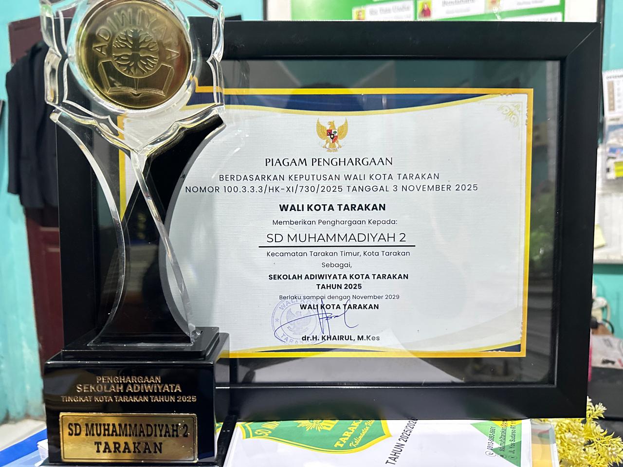 Piagam dan Sertifikat Adiwiyata Kota Tarakan