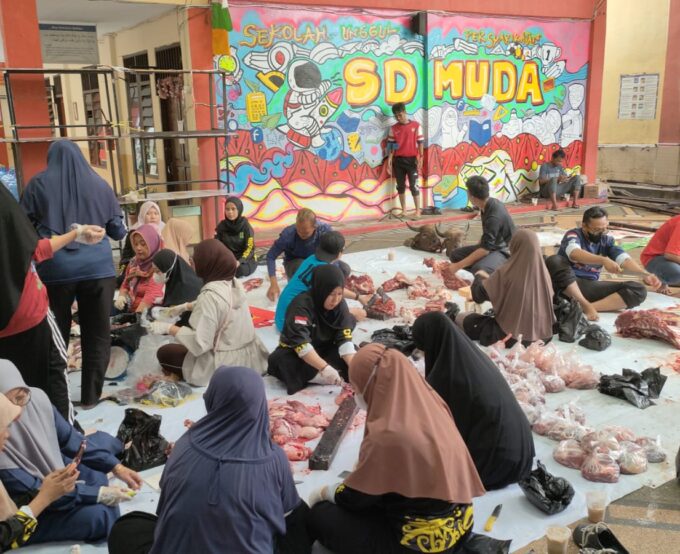 Hangatnya Kebersamaan dan Kepedulian dalam Qurban 2 Ekor Sapi di SD Muhammadiyah 2 Tarakan