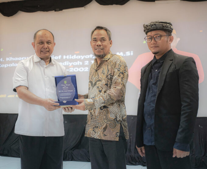 Kehadiran Dr. K.H. Arief Hidayat, M.Si dan Komisi III DPRD Kota Tarakan Mewarnai Pelepasan Siswa dan Wisuda Tahfidz SD Muhammadiyah 2 Tarakan